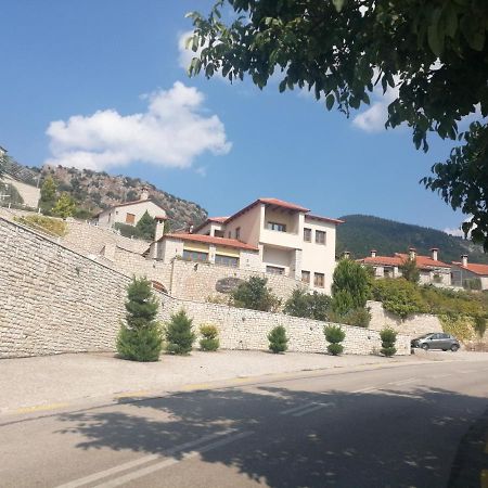 Καστρο Πετρινα Σαλε Καλαβρυτα Villa Калаврита Екстериор снимка