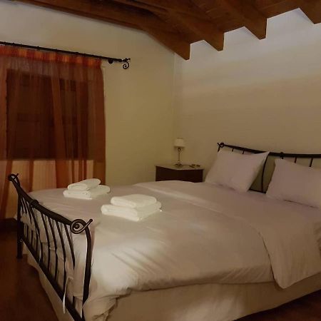 Καστρο Πετρινα Σαλε Καλαβρυτα Villa Калаврита Екстериор снимка