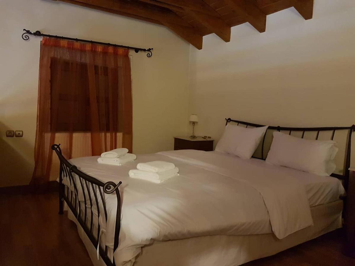 Καστρο Πετρινα Σαλε Καλαβρυτα Villa Калаврита Екстериор снимка